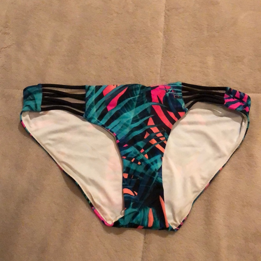 PINK Victoria’s Secret swimsuit bottoms- size medium